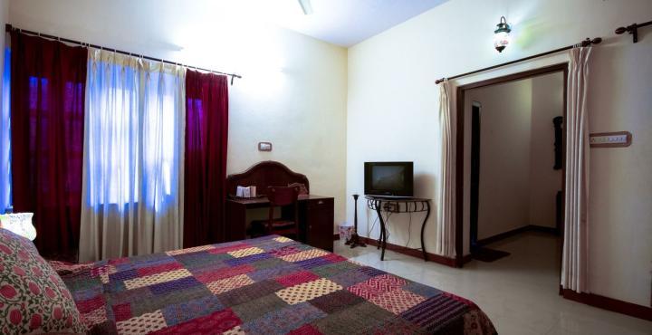 Kiran Hotel