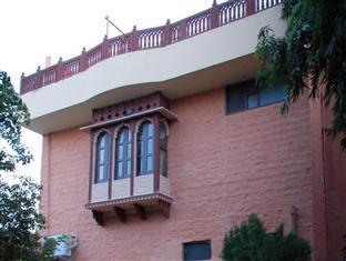 Kiran Hotel 3*